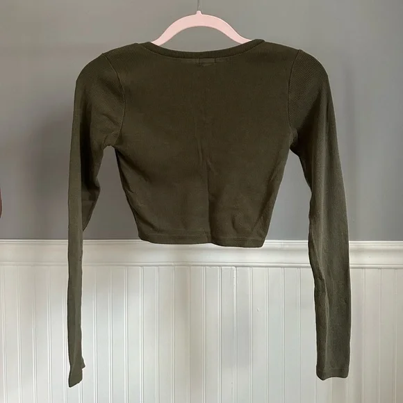 Garage long sleeve cropped V neck top. - Picture 3 of 3
